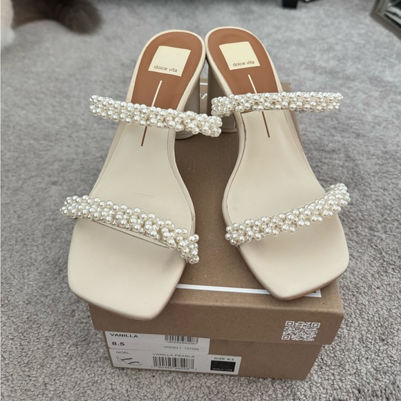 Dolce Vita Noel Heels - Picture 1 of 6